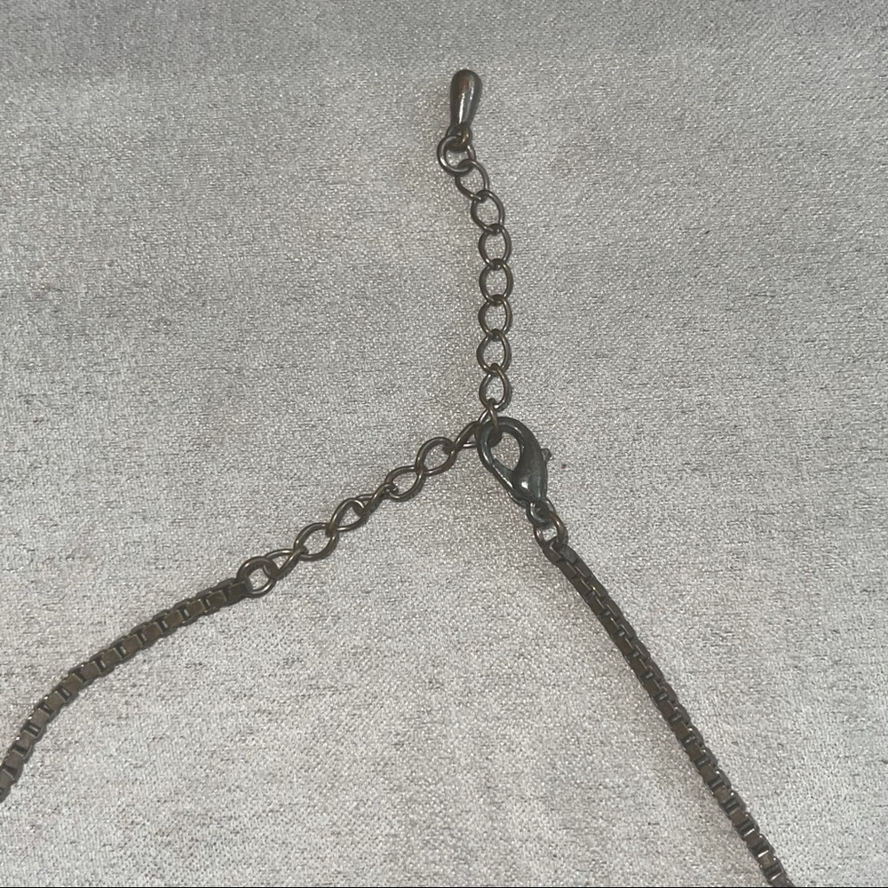Cache Crystal Necklace - Picture 4 of 7